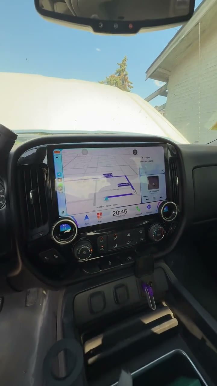 2015 Chevy Silverado completed ultra-wide CarPlay screen installation