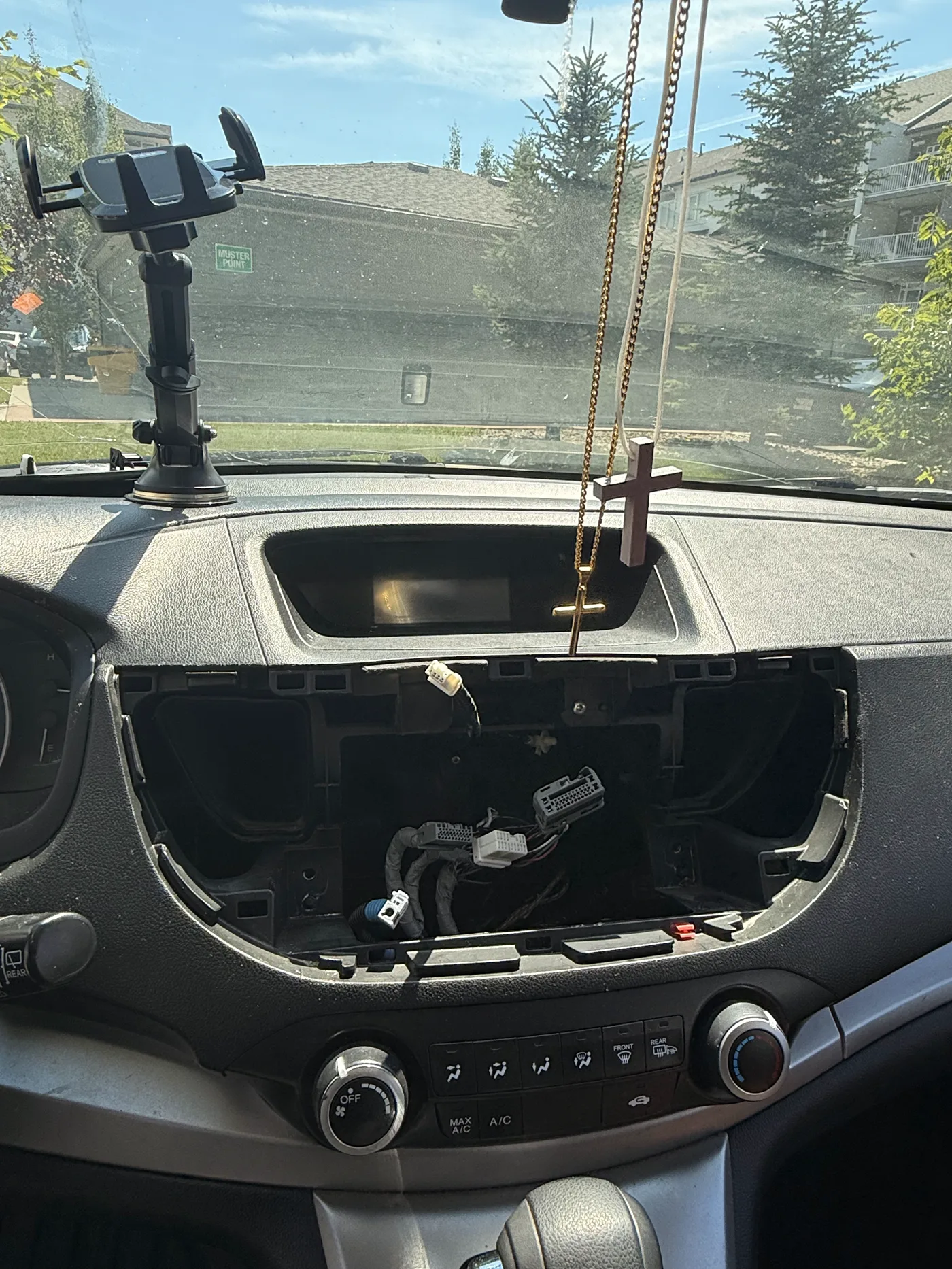 2014 Honda CR-V dashboard opened before Android touchscreen installation